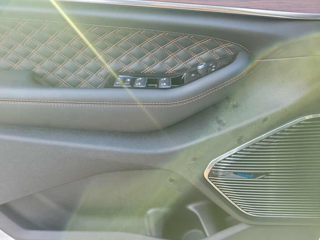 Used 2025 Jeep Grand Cherokee Summit w/ Obsidian Package image 16