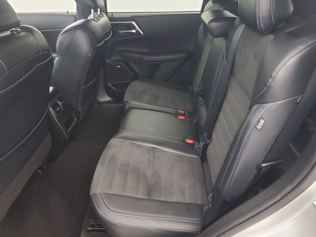 Used 2025 Mitsubishi Outlander SE AWD/4WD image 21