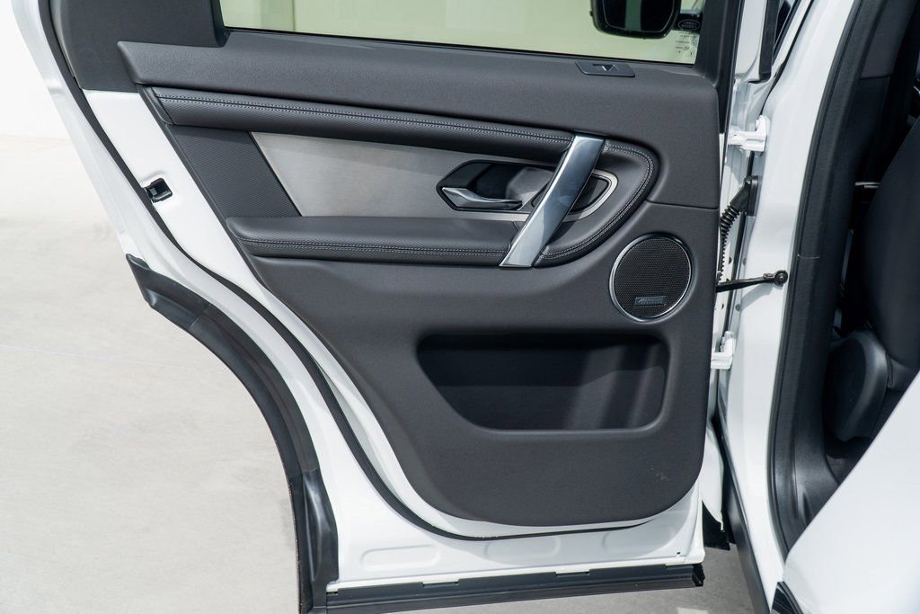 Used 2025 Land Rover Discovery Sport Dynamic SE image 26