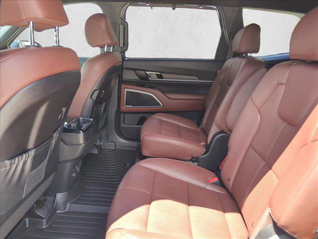 Used 2023 Kia Telluride EX w/ EX Captain's Chair Package image 18