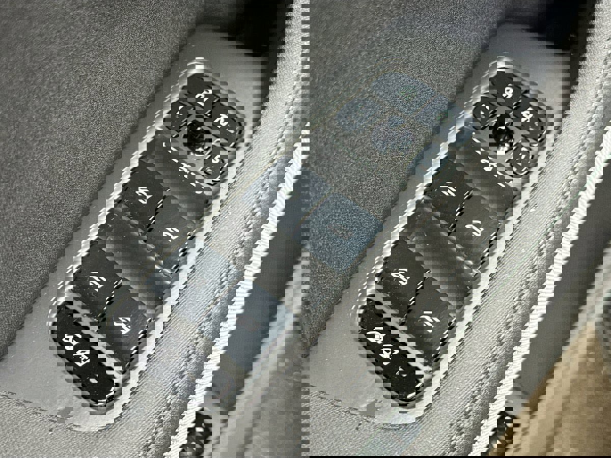 Used 2021 Polestar Polestar 2 w/ Performance Package image 18