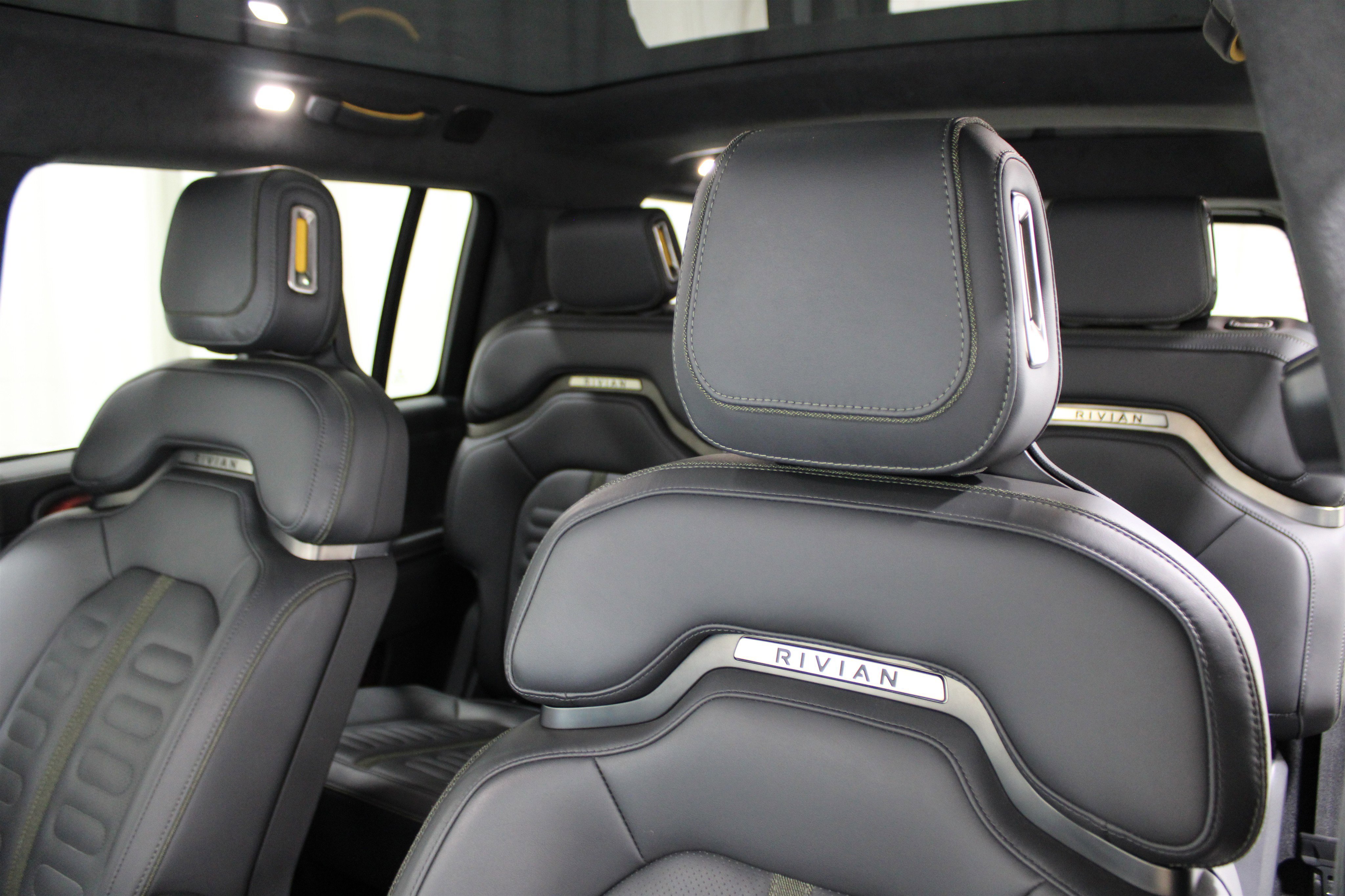 Used 2023 Rivian R1S Adventure image 5