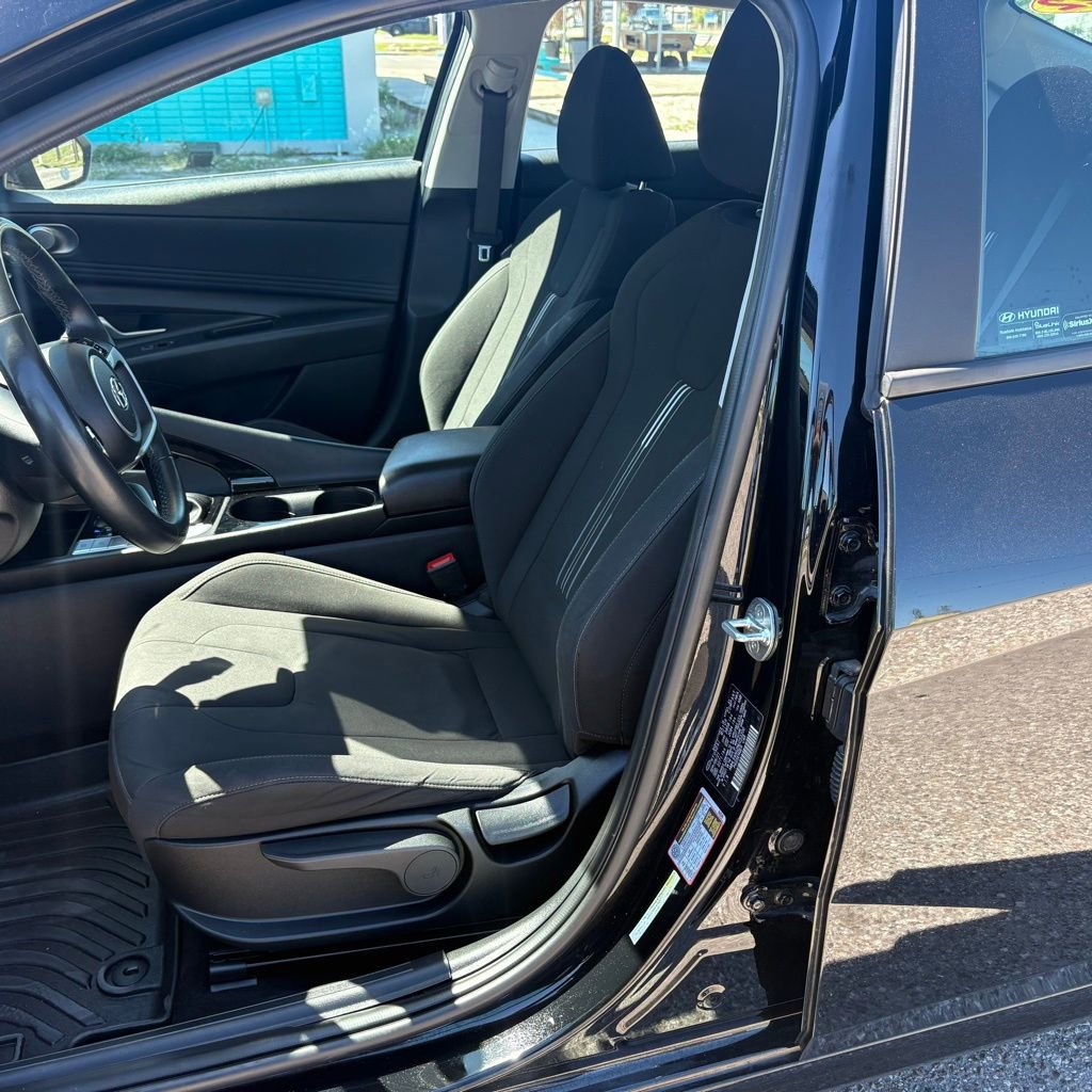 Used 2022 Hyundai Elantra SEL w/ Convenience Package image 9