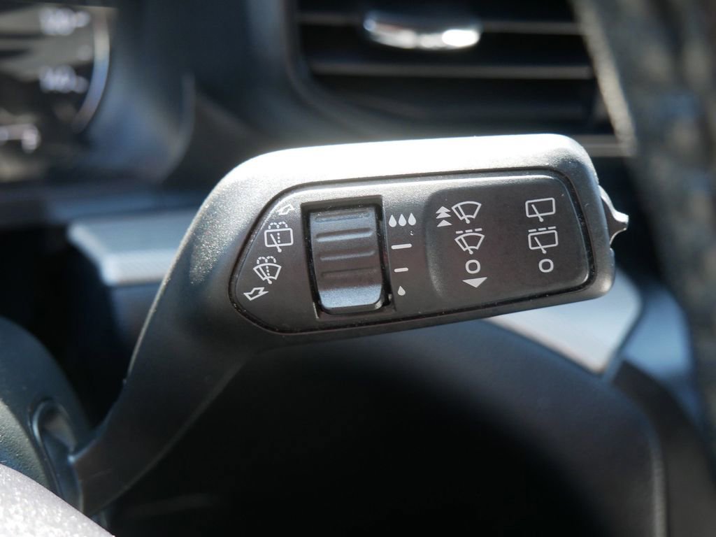 Used 2020 Ford Explorer XLT w/ Comfort Package AWD/4WD image 29