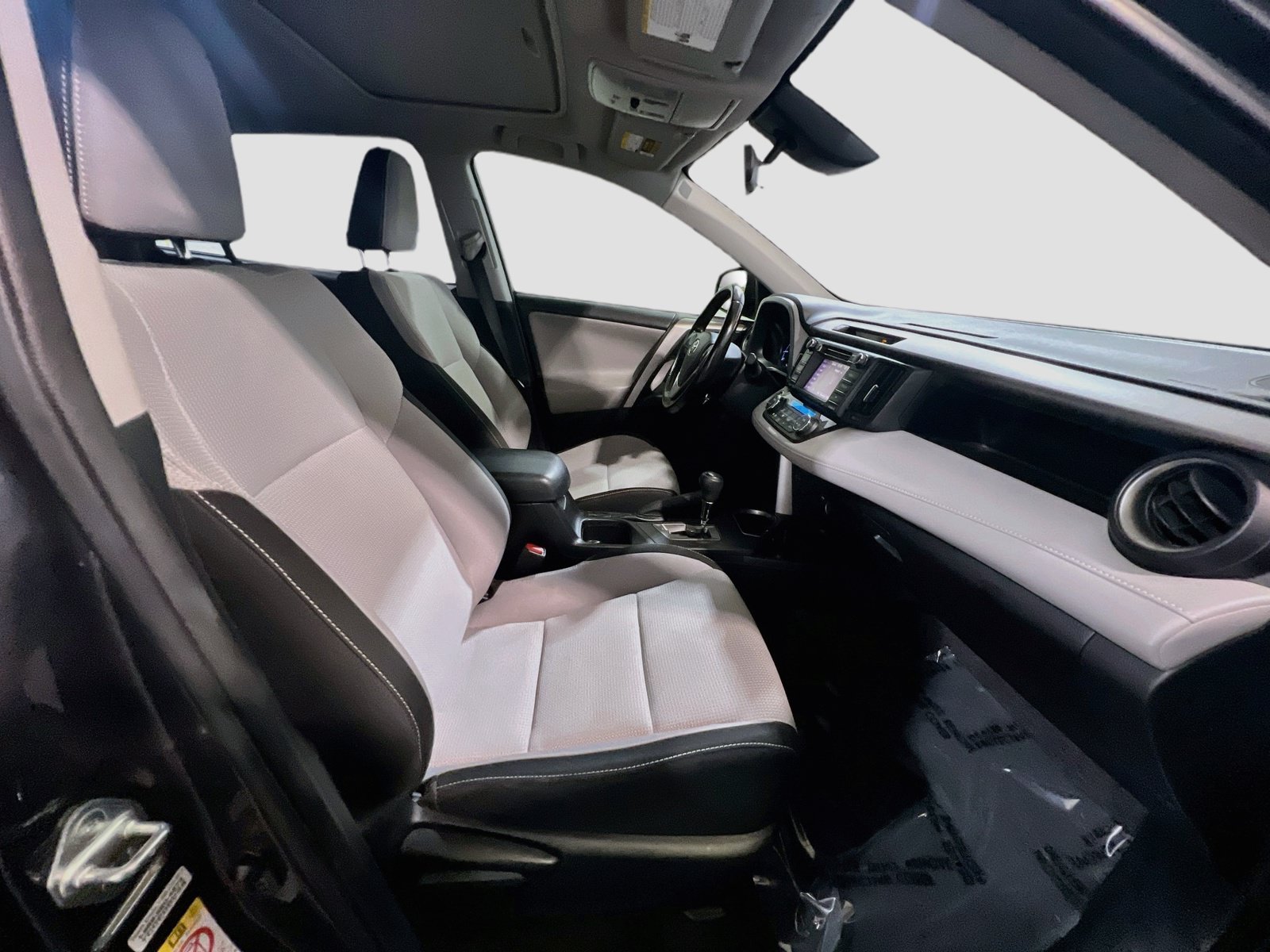 Used 2018 Toyota RAV4 XLE AWD/4WD image 20