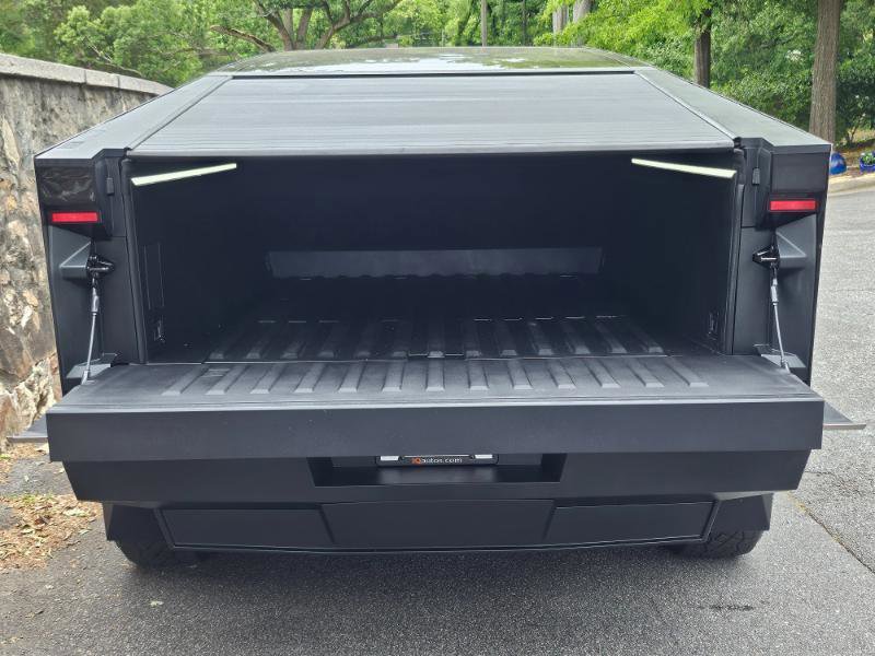 Used 2024 Tesla Cybertruck AWD Crew Cab image 83