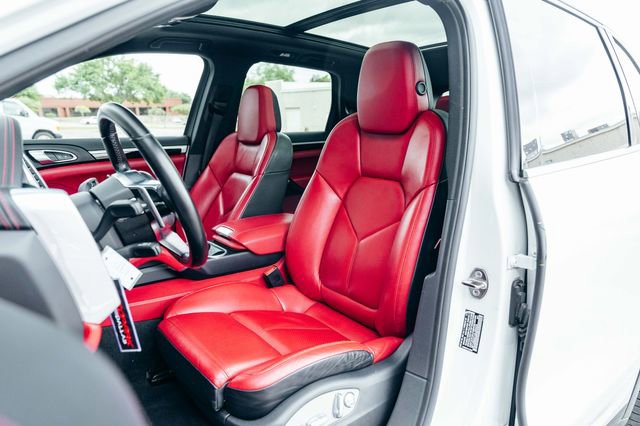 Used 2016 Porsche Cayenne S AWD/4WD image 4