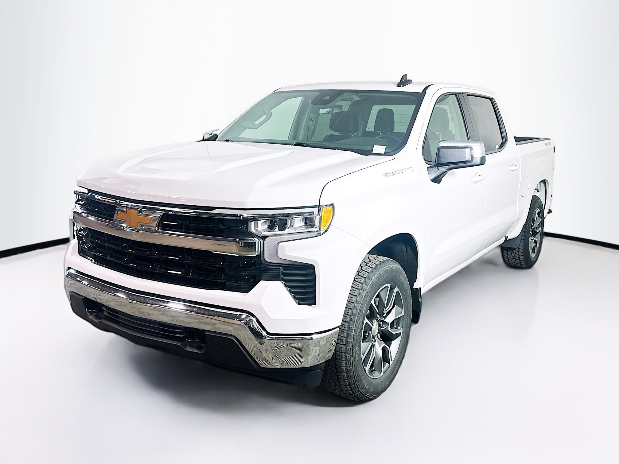 Used 2024 Chevrolet Silverado 1500 LT AWD/4WD image 3