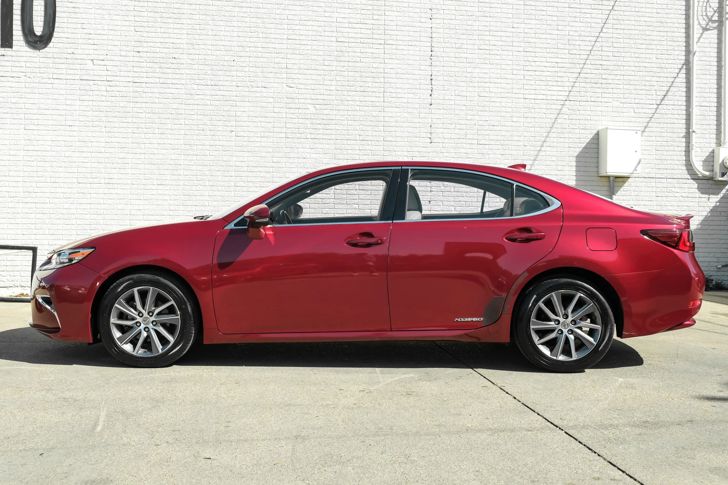 Used 2018 Lexus ES 300h w/ Luxury Package image 11