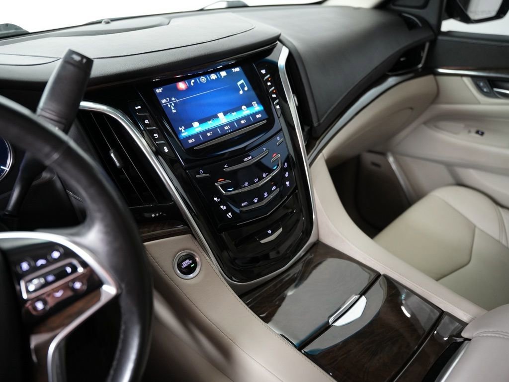 Used 2018 Cadillac Escalade Premium Luxury image 18
