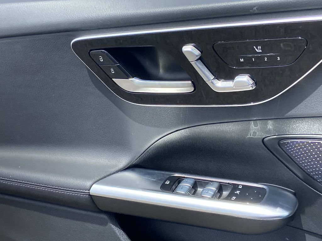 Used 2025 Mercedes-Benz C 300 Sedan image 19