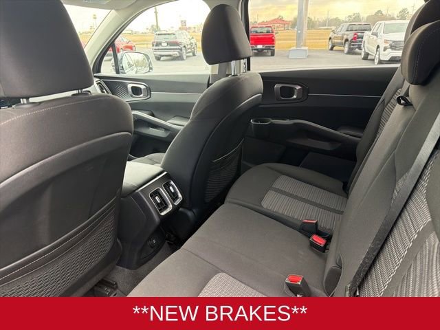 Used 2025 Kia Sorento LX image 18