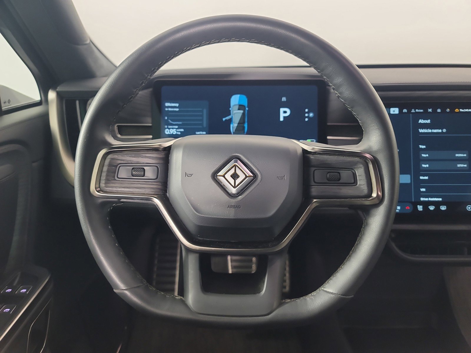 Used 2023 Rivian R1S Adventure image 29