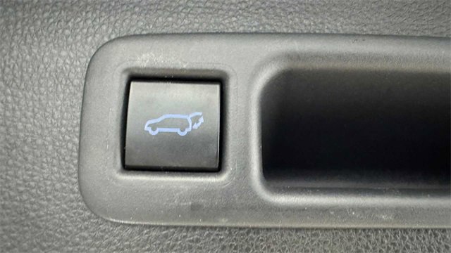 Used 2020 Toyota Highlander XLE image 33