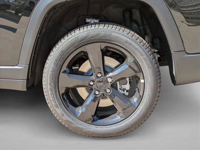 New 2025 Jeep Grand Cherokee L Limited w/ Black Appearance Package AWD/4WD image 10