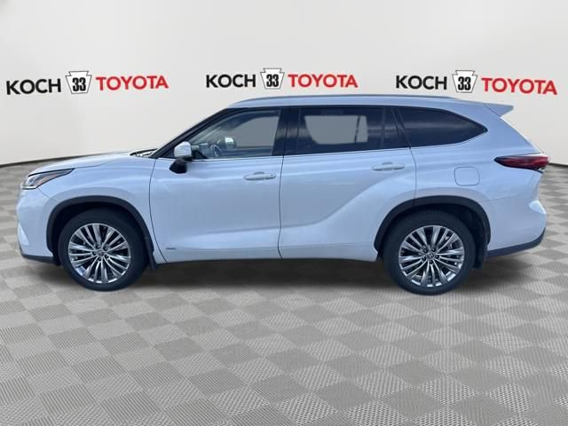Used 2023 Toyota Highlander Platinum image 4
