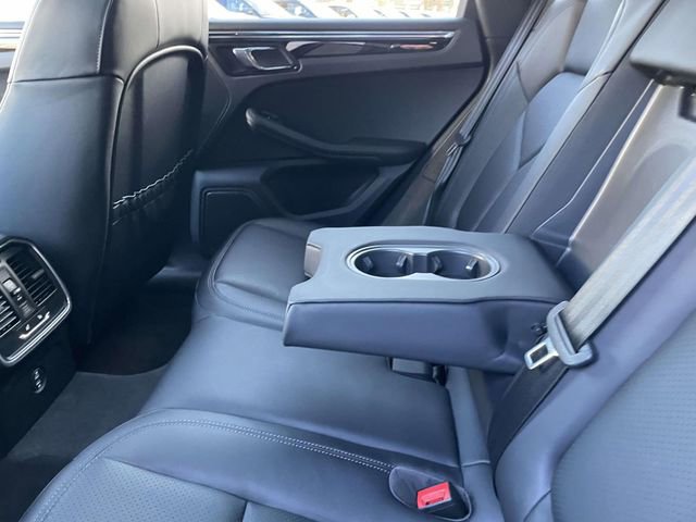 Certified 2025 Porsche Macan image 14