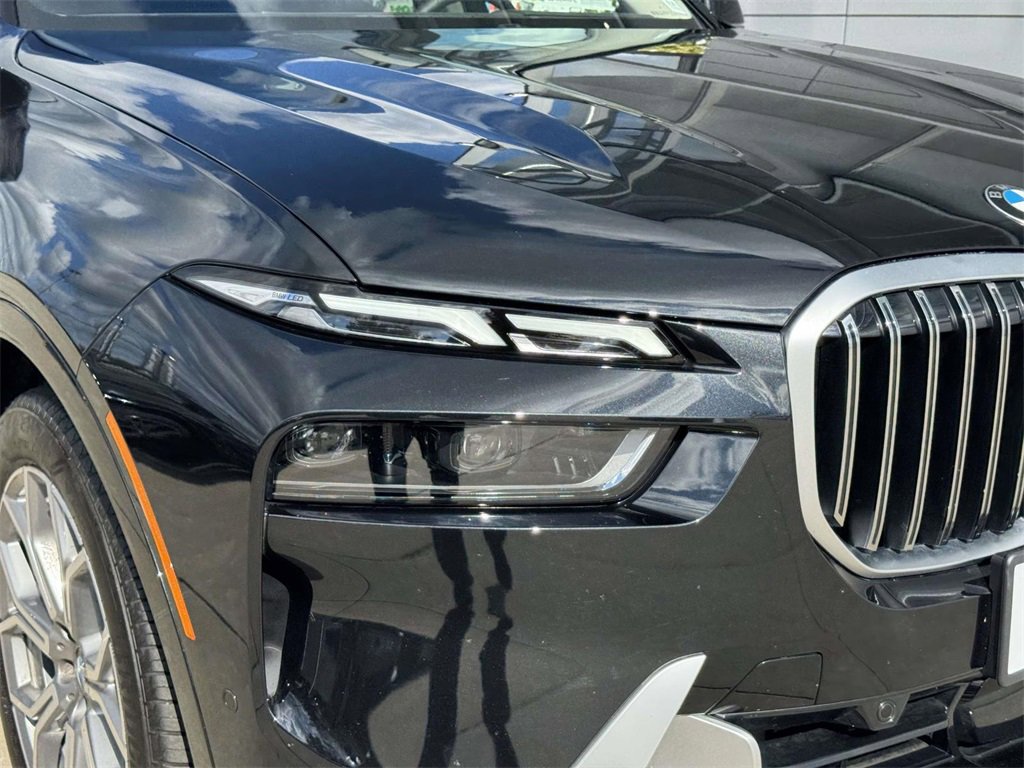 Certified 2025 BMW X7 xDrive40i w/ Premium Package image 8