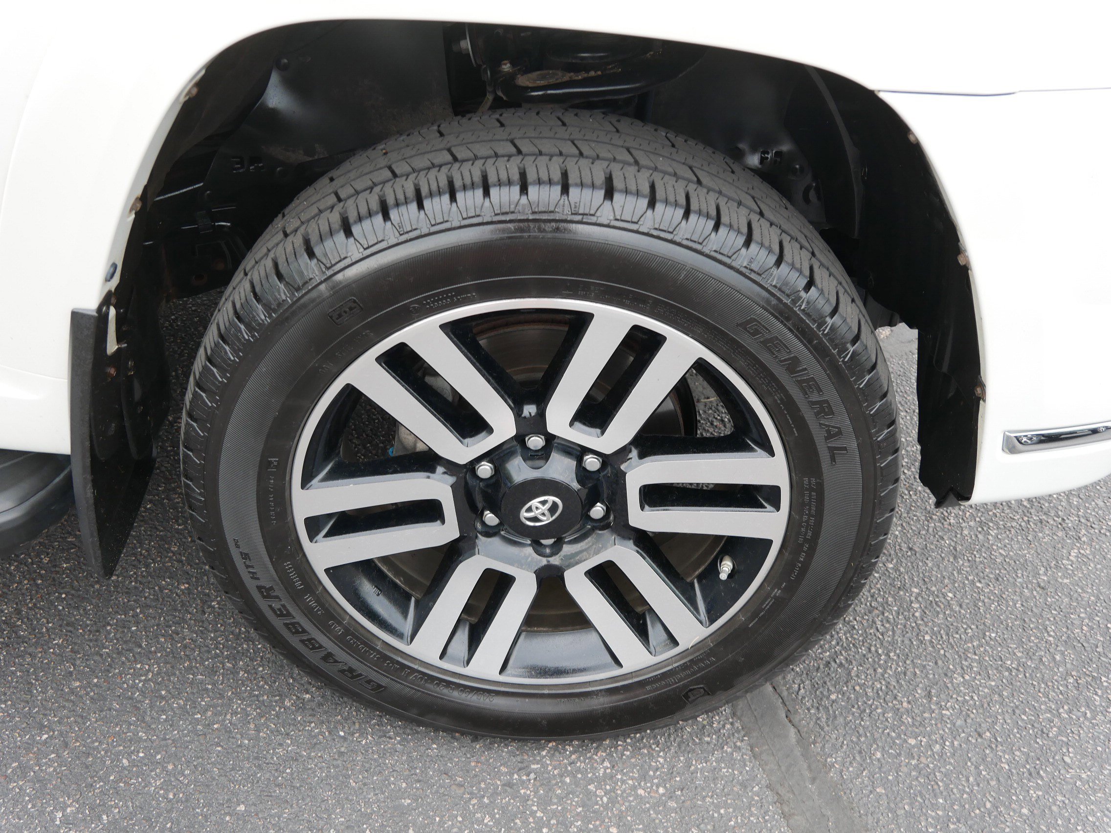 Used 2018 Toyota 4Runner Limited AWD/4WD image 15