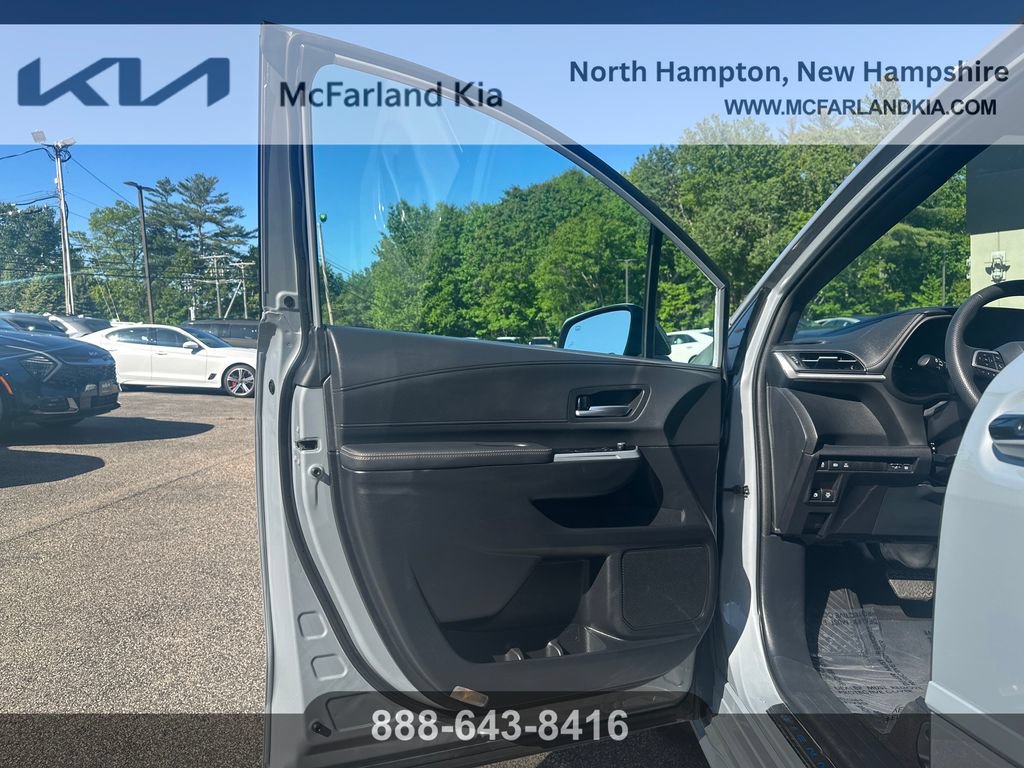 Used 2025 Toyota Sienna XLE Woodland Edition AWD/4WD image 15