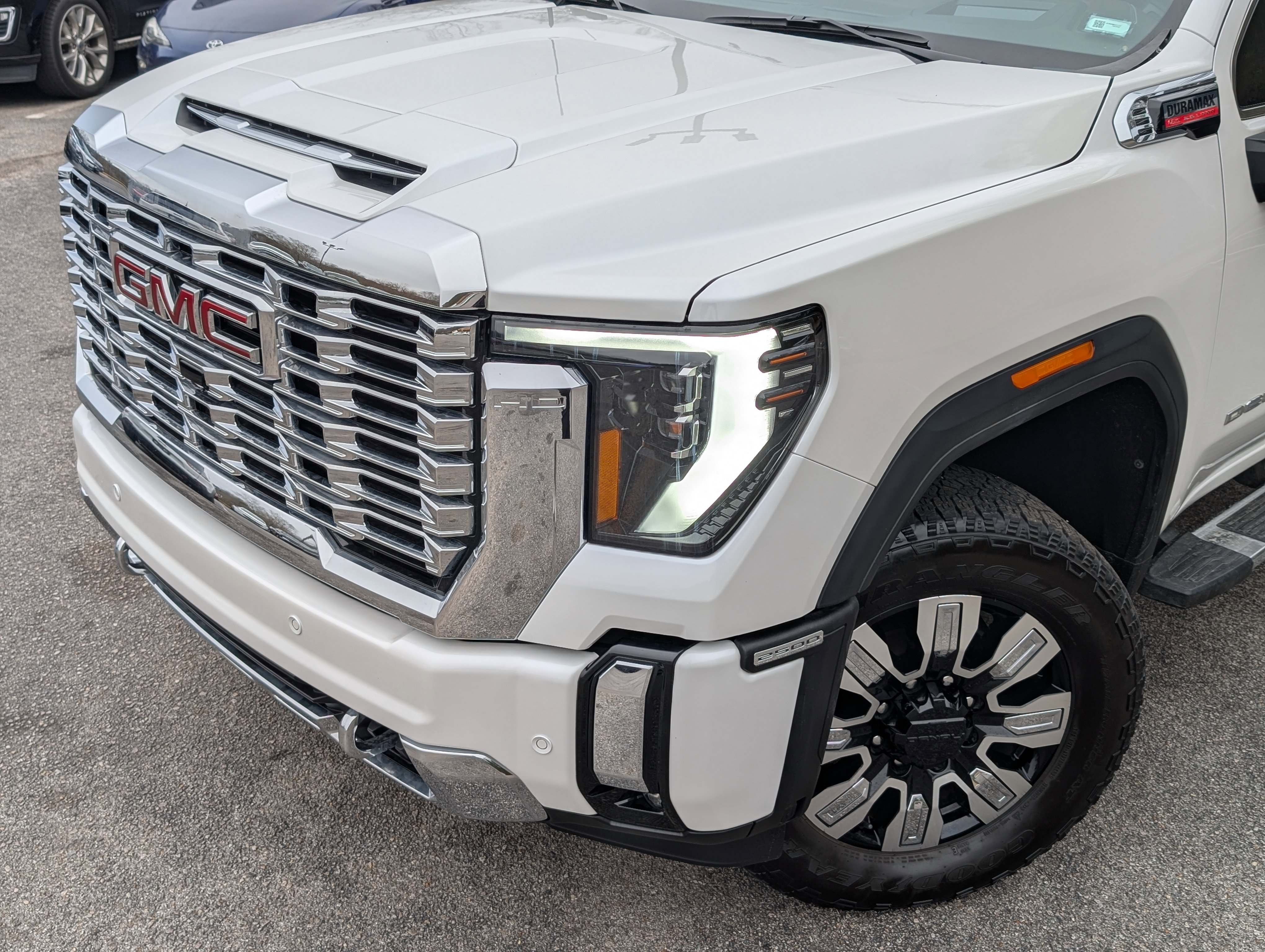Used 2024 GMC Sierra 2500 Denali w/ Denali Reserve Package image 13