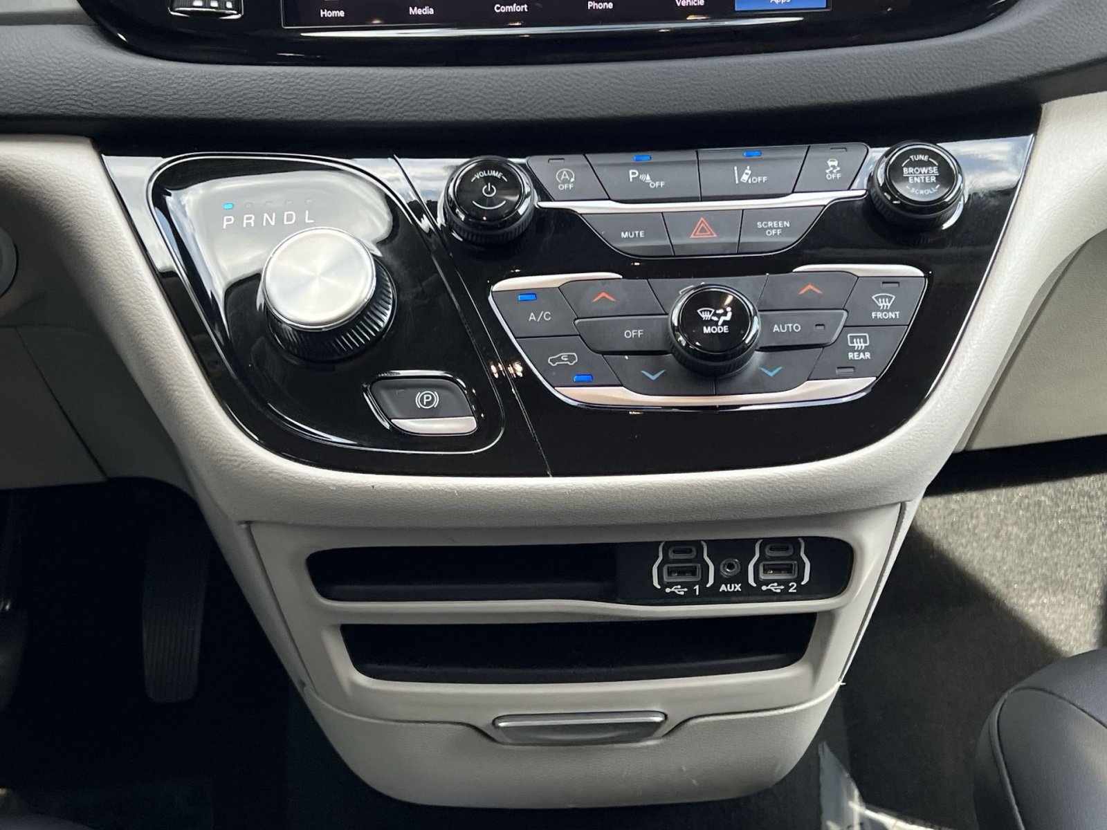 Used 2024 Chrysler Pacifica Touring-L FWD image 20
