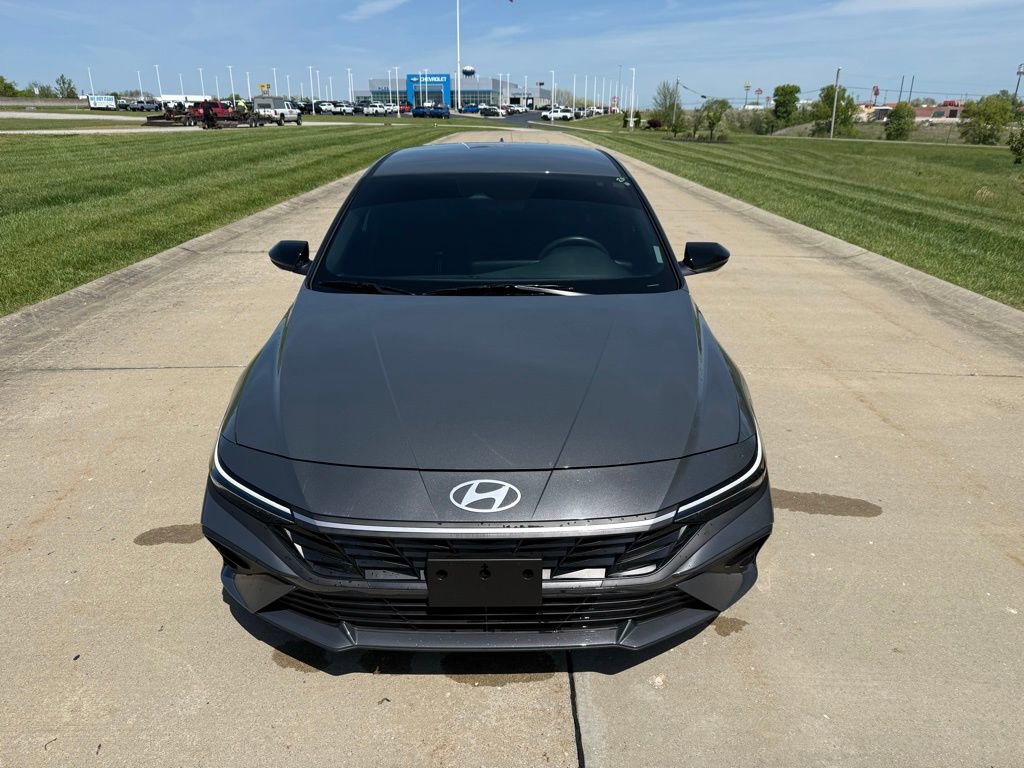 Used 2025 Hyundai Elantra Sport FWD image 11