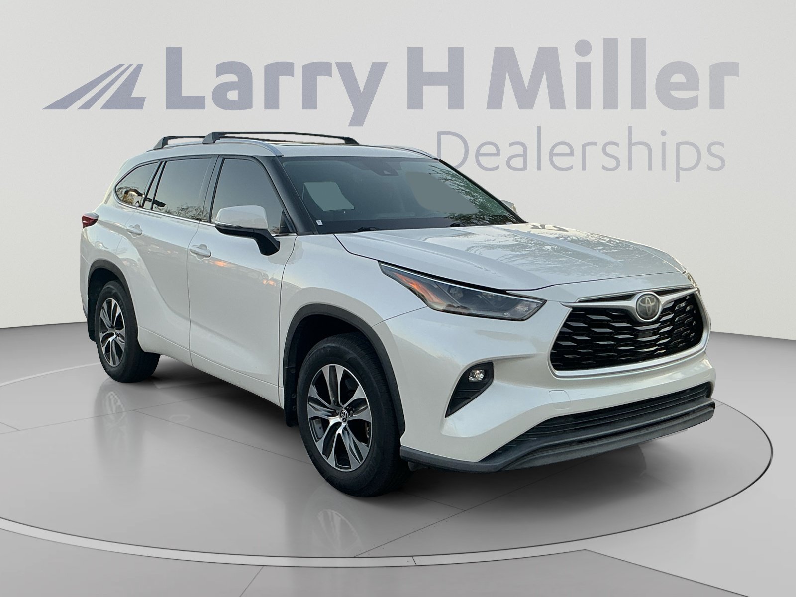 Used 2021 Toyota Highlander XLE AWD/4WD image 7