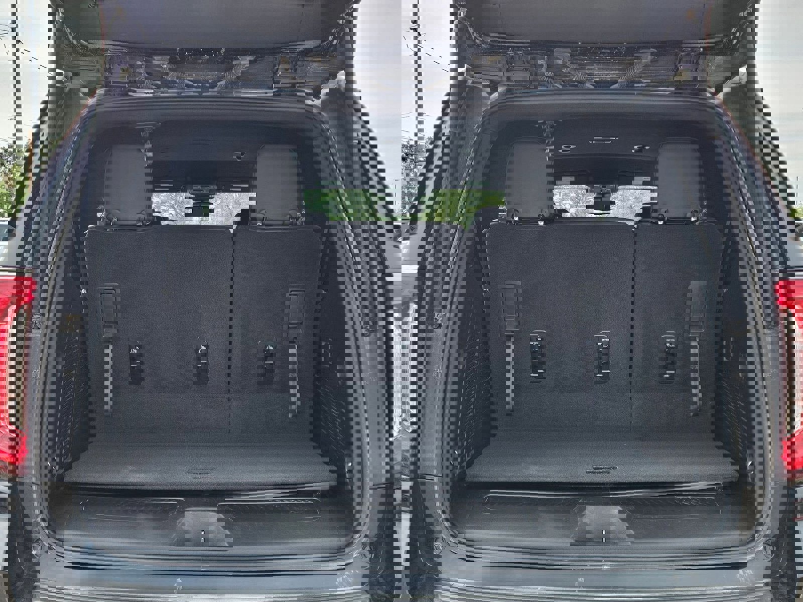 Used 2024 GMC Yukon SLT image 4