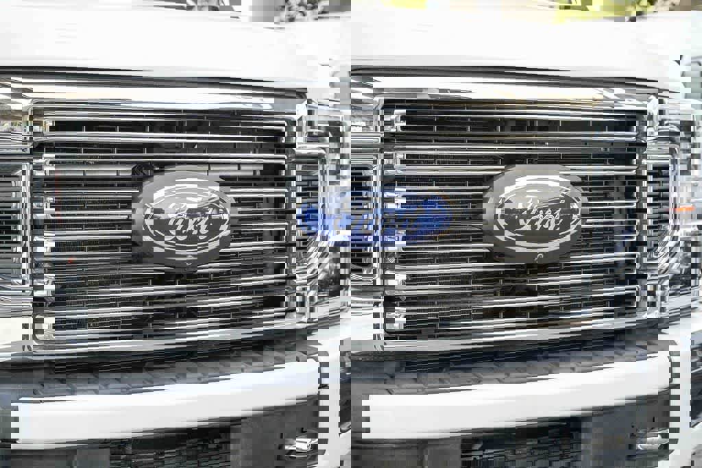 Used 2021 Ford F450 Platinum w/ FX4 Off-Road Package image 5