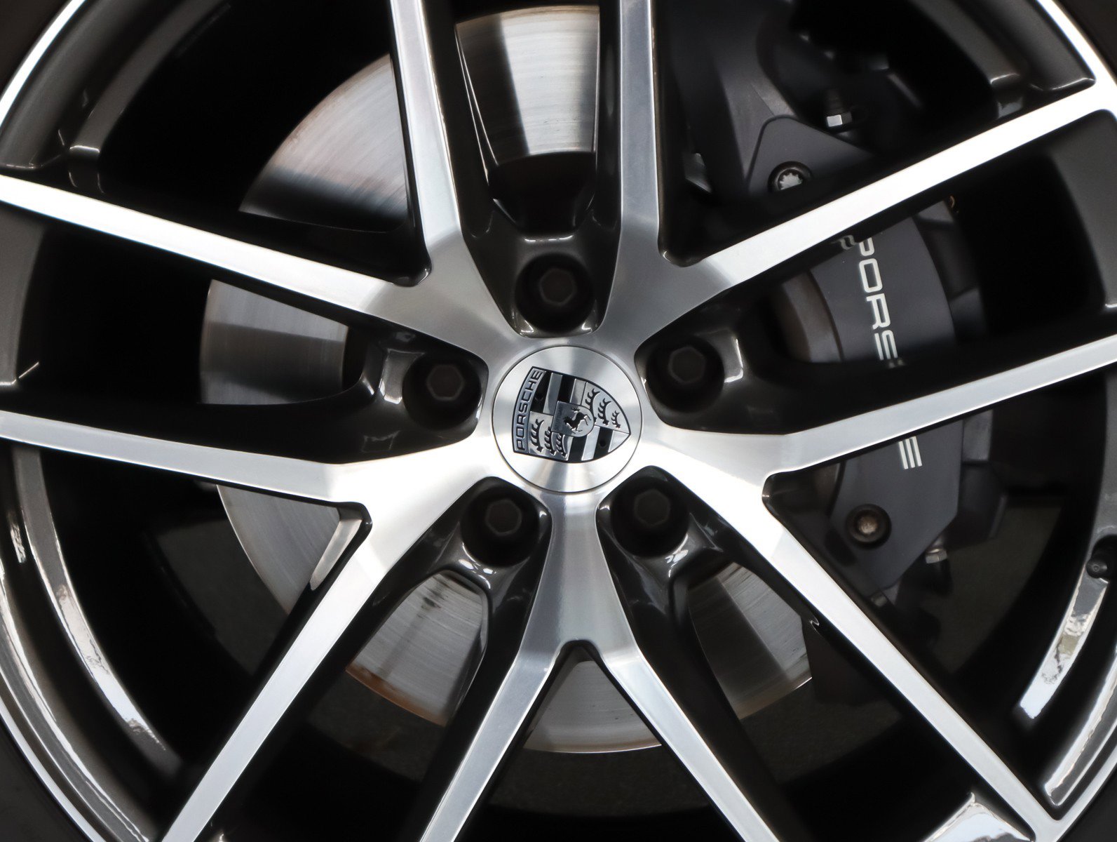 Certified 2024 Porsche Macan AWD/4WD image 29