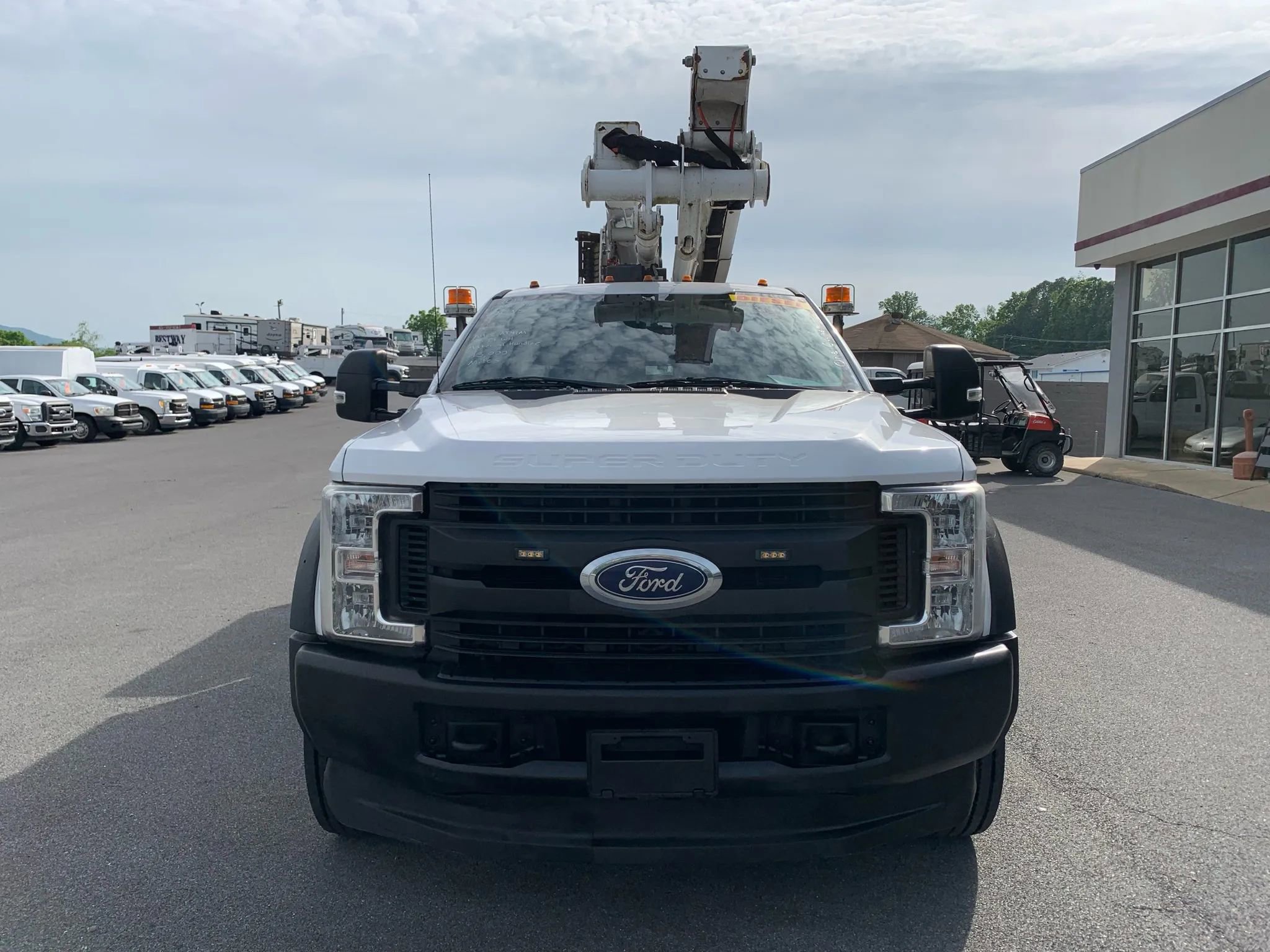 Used 2019 Ford F550 4x4 Regular Cab Super Duty image 2