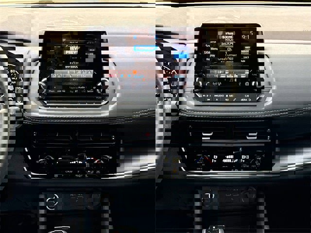 Used 2023 Nissan Rogue SV w/ SV Premium Package image 16