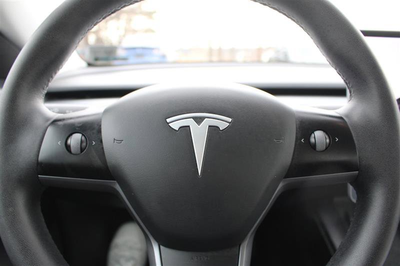 Used 2021 Tesla Model 3 Standard Range Plus image 14
