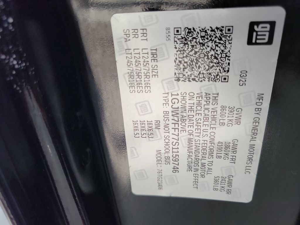 Certified 2025 GMC Savana 2500 LT w/ LT Preferred Equipment Group RWD image 20