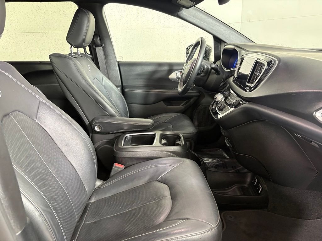 Used 2020 Chrysler Pacifica Touring-L Plus FWD image 13