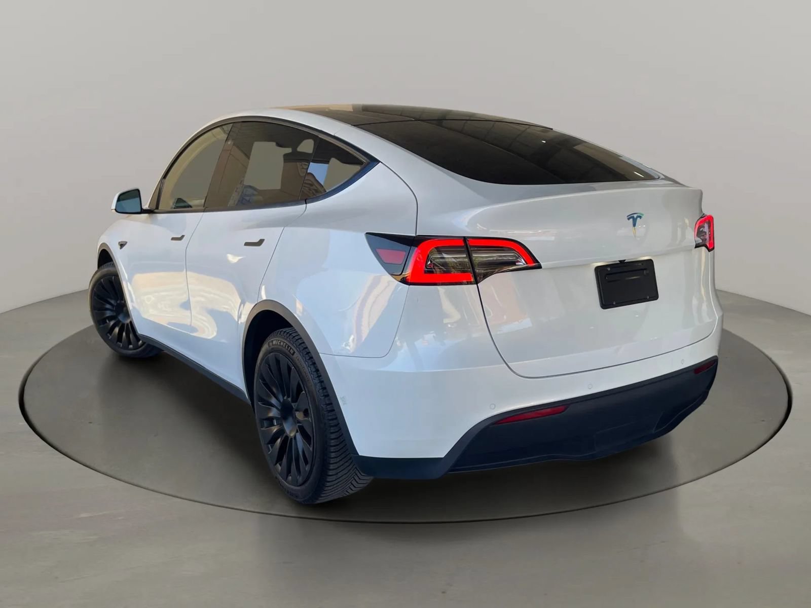 Used 2021 Tesla Model Y Long Range AWD/4WD image 3