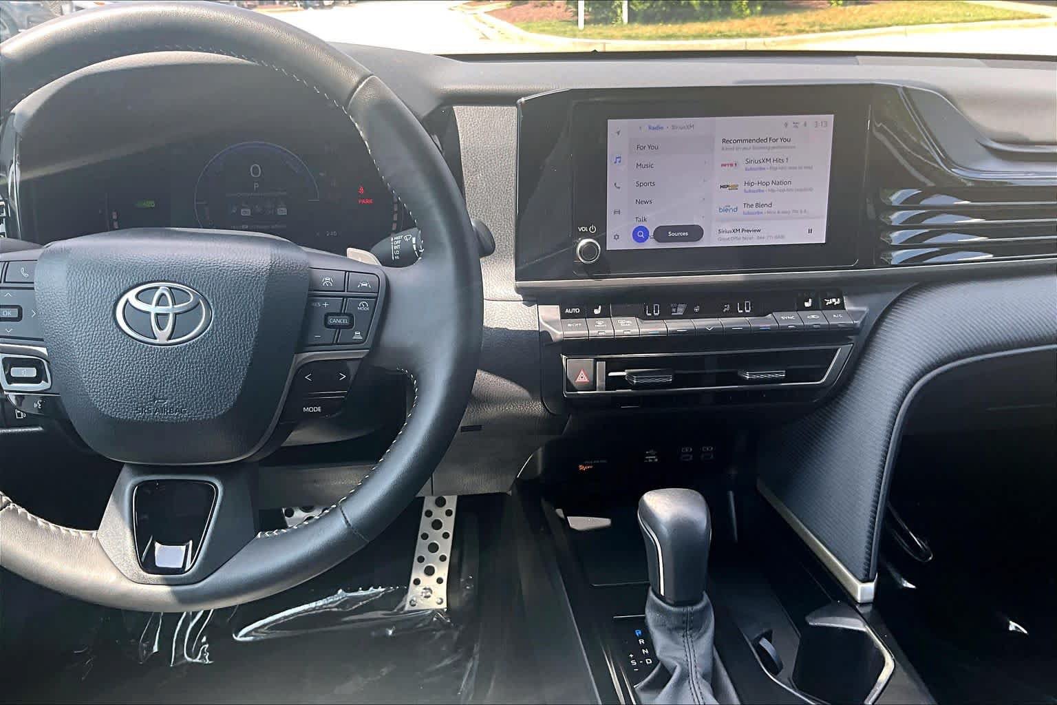 Used 2026 Toyota Camry Hybrid w/ Convenience Package FWD image 25