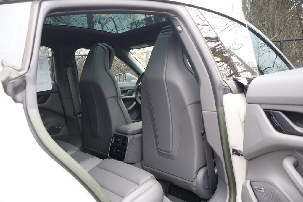 Used 2022 Porsche Taycan image 48