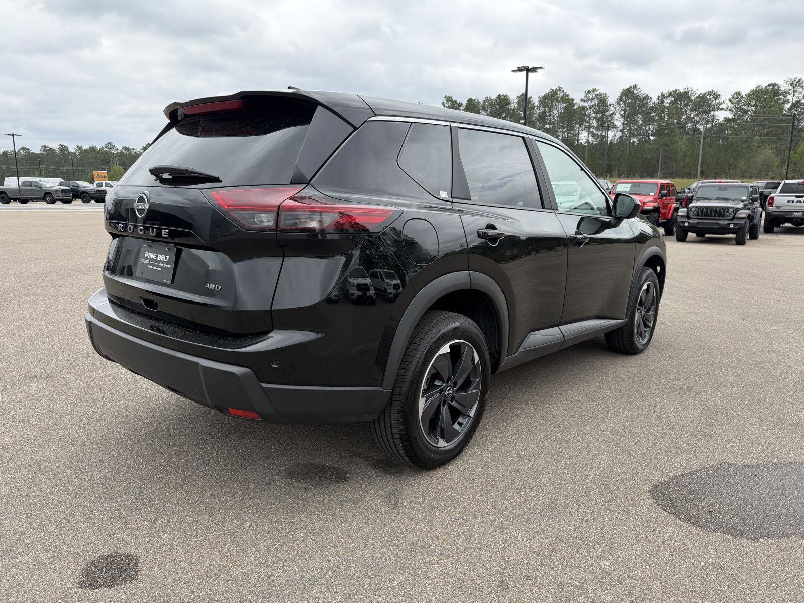 Used 2025 Nissan Rogue SV image 6