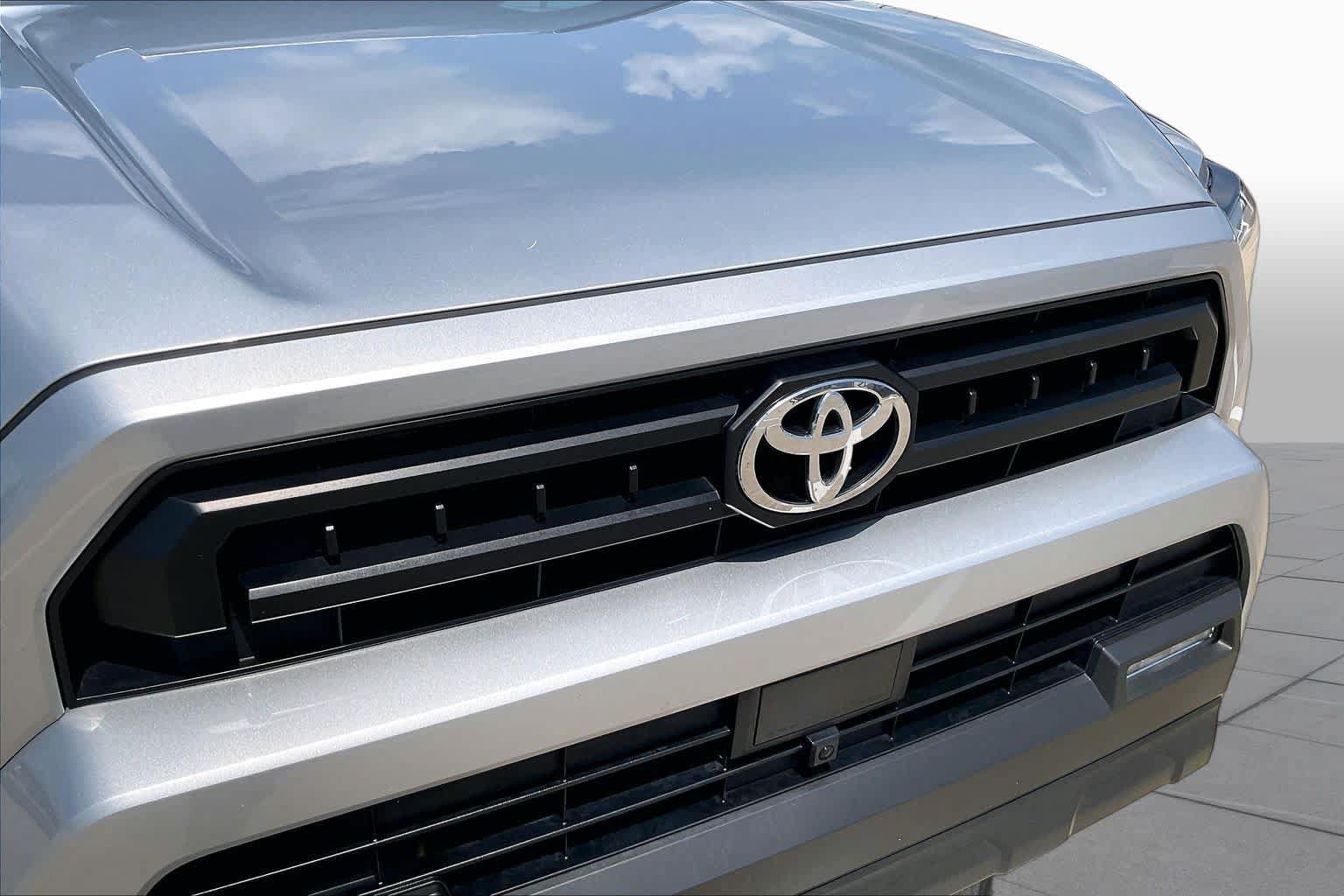 Used 2025 Toyota 4Runner SR5 AWD/4WD image 29