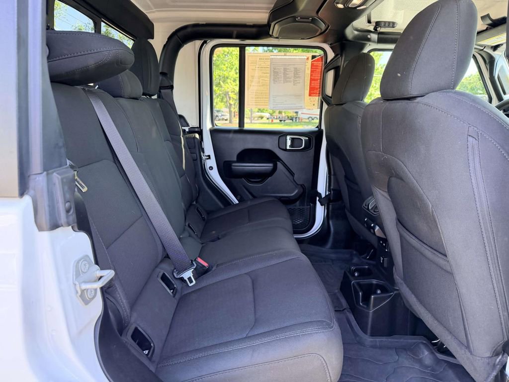 Used 2023 Jeep Gladiator Willys image 16