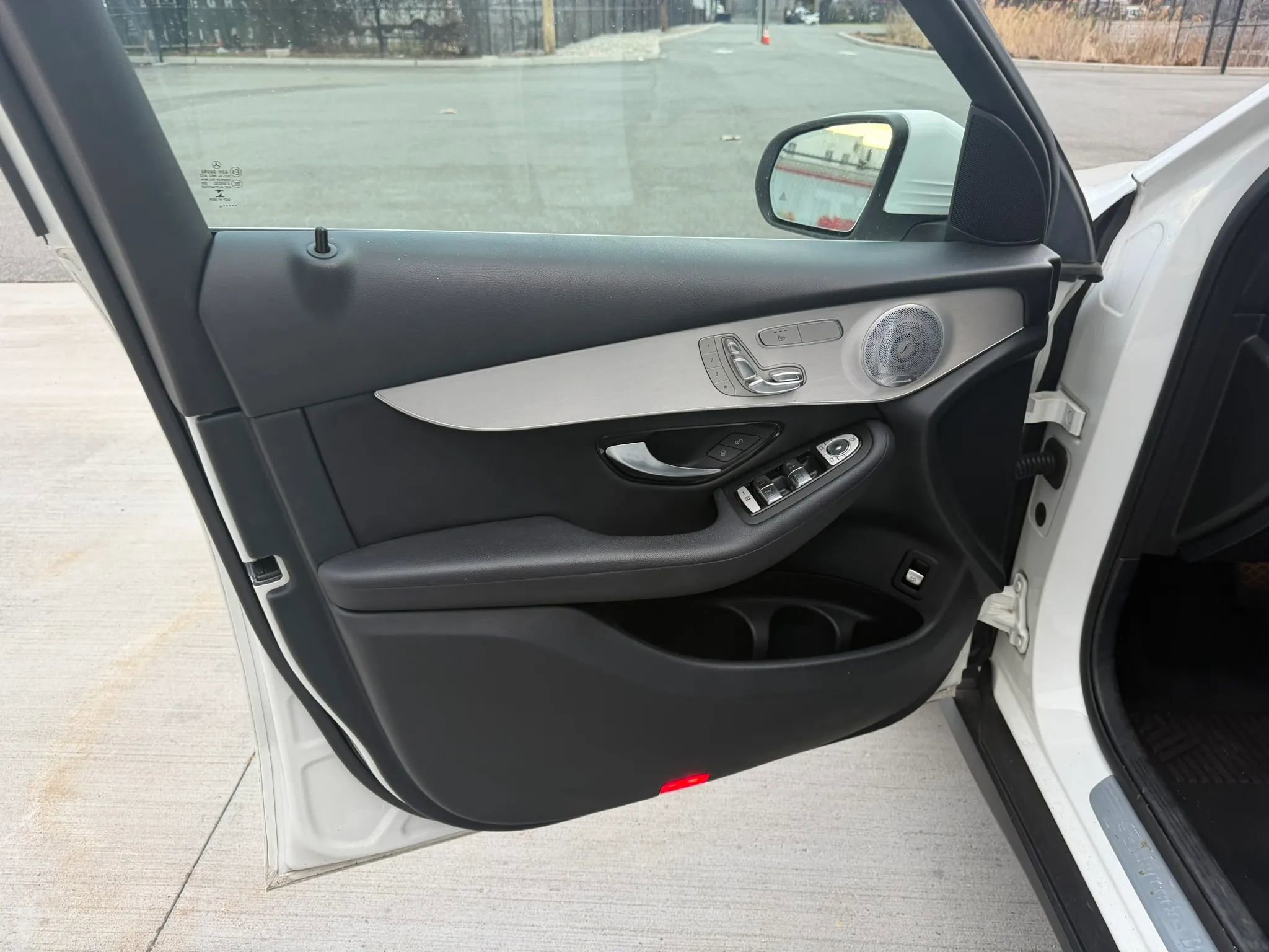 Used 2019 Mercedes-Benz GLC 300 4MATIC image 31