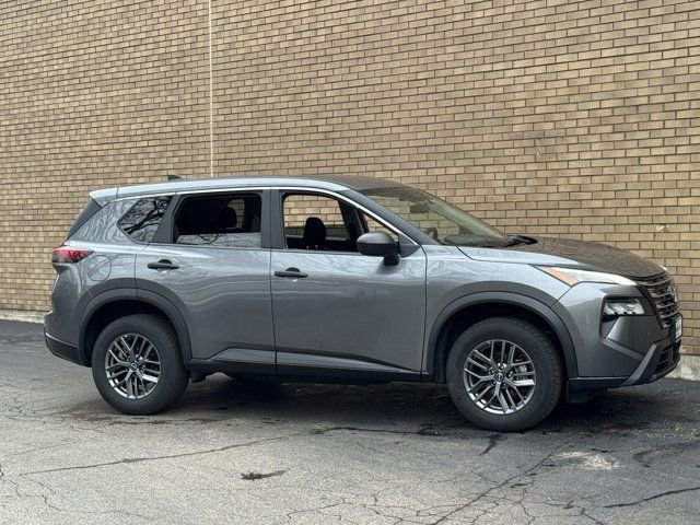 Used 2024 Nissan Rogue S image 4