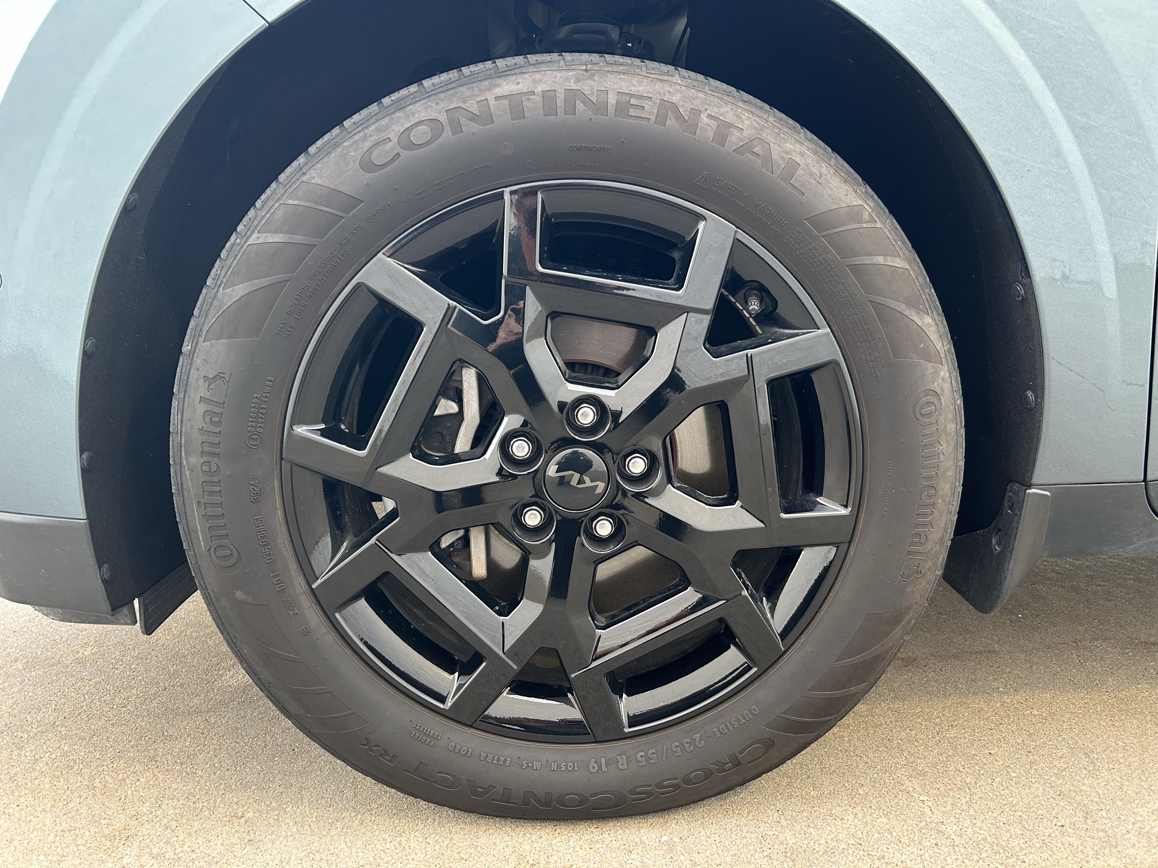Used 2025 Kia Carnival SX w/ SX Dark Edition Package FWD image 11