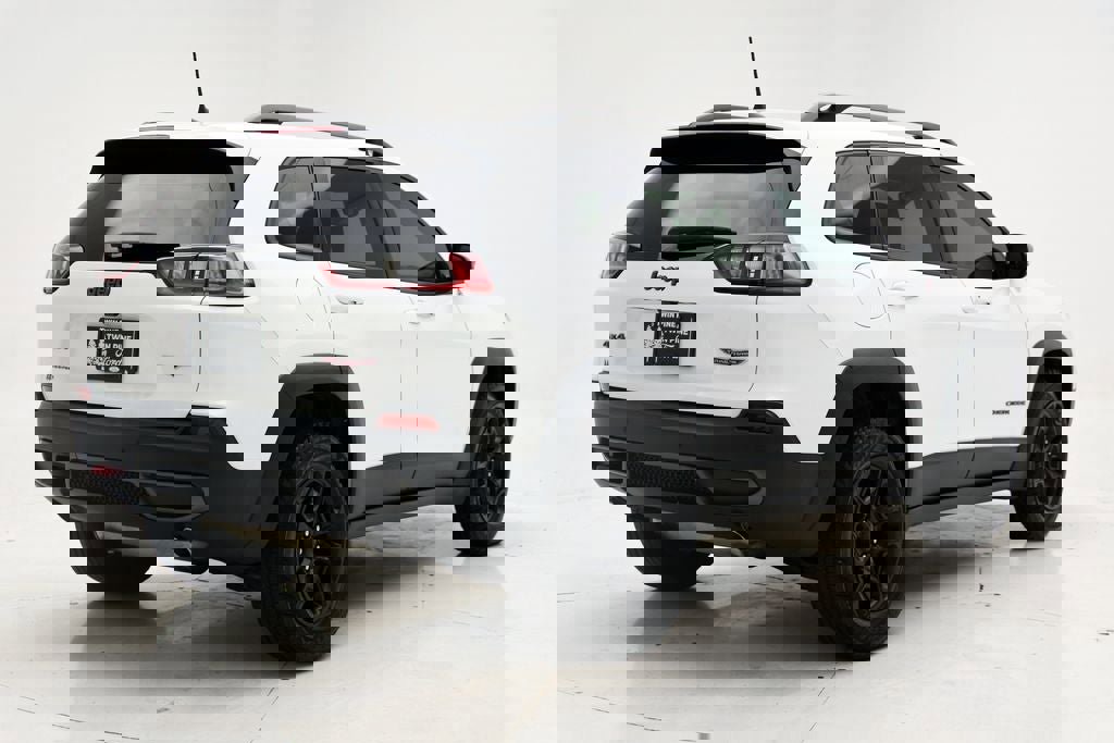 Used 2019 Jeep Cherokee Trailhawk w/ Cold Weather Group image 8