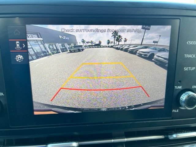 Used 2024 Kia Carnival LX FWD image 12