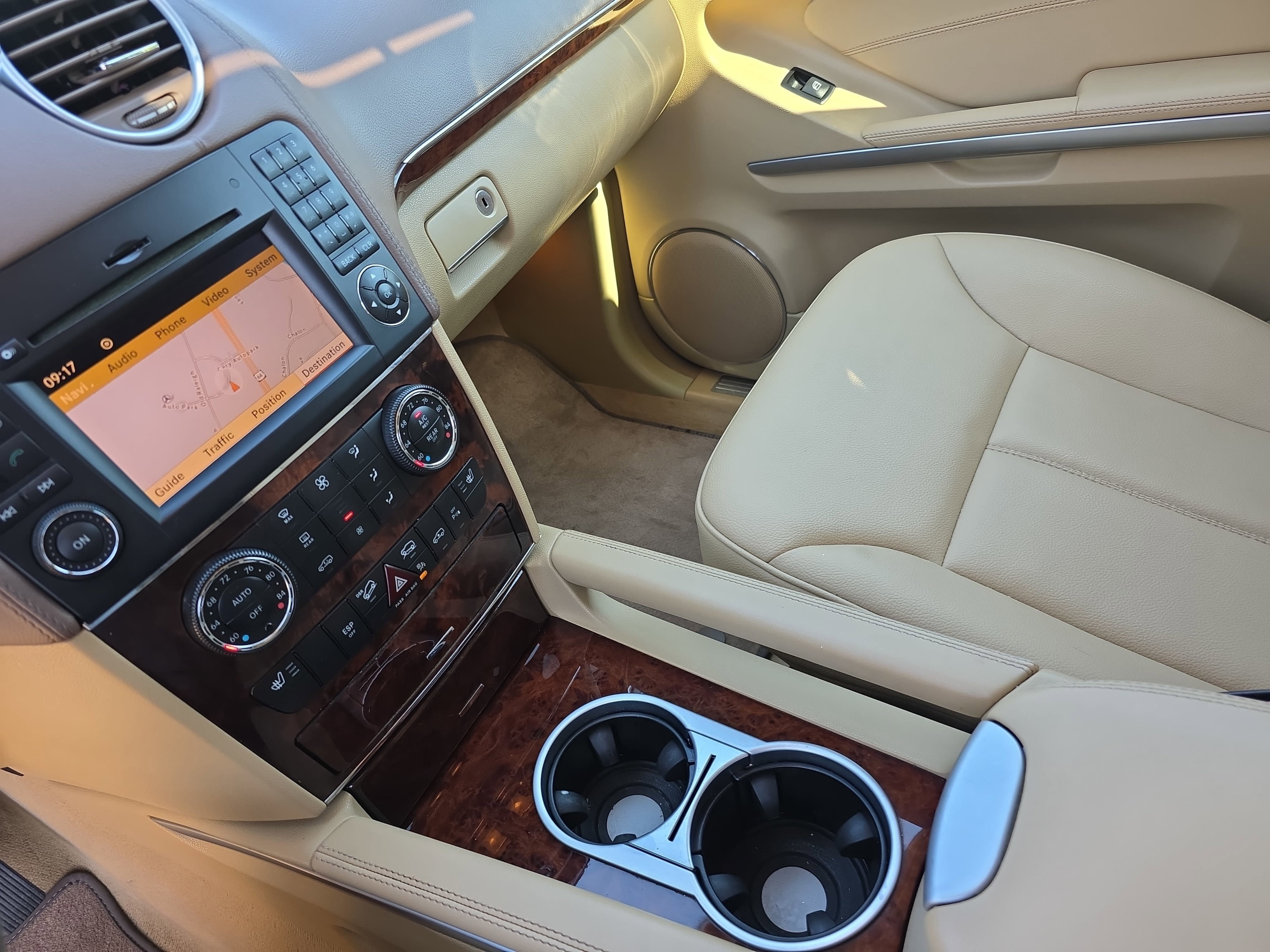 Used 2011 Mercedes-Benz GL 450 4MATIC image 25