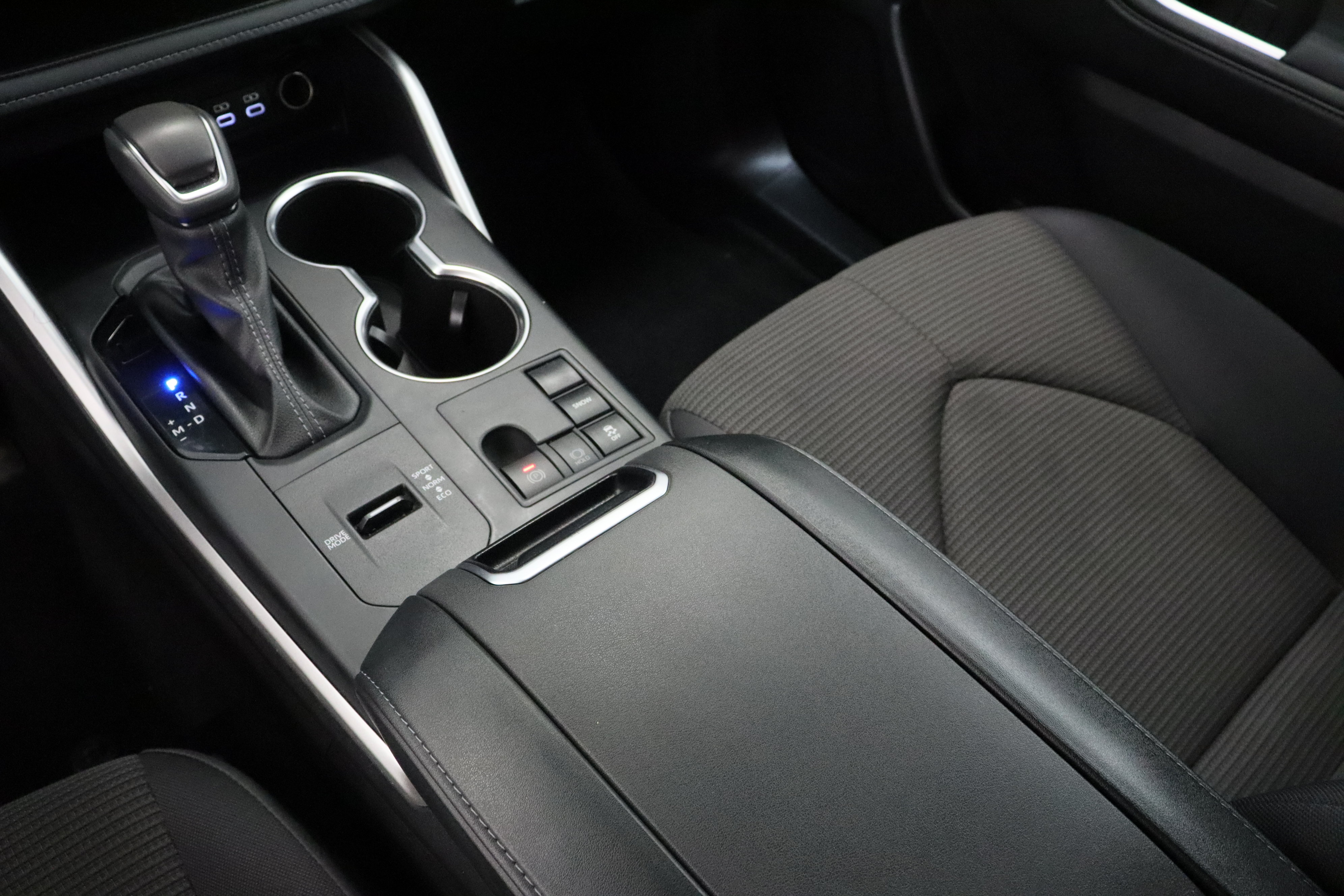 Certified 2025 Toyota Highlander LE FWD image 17