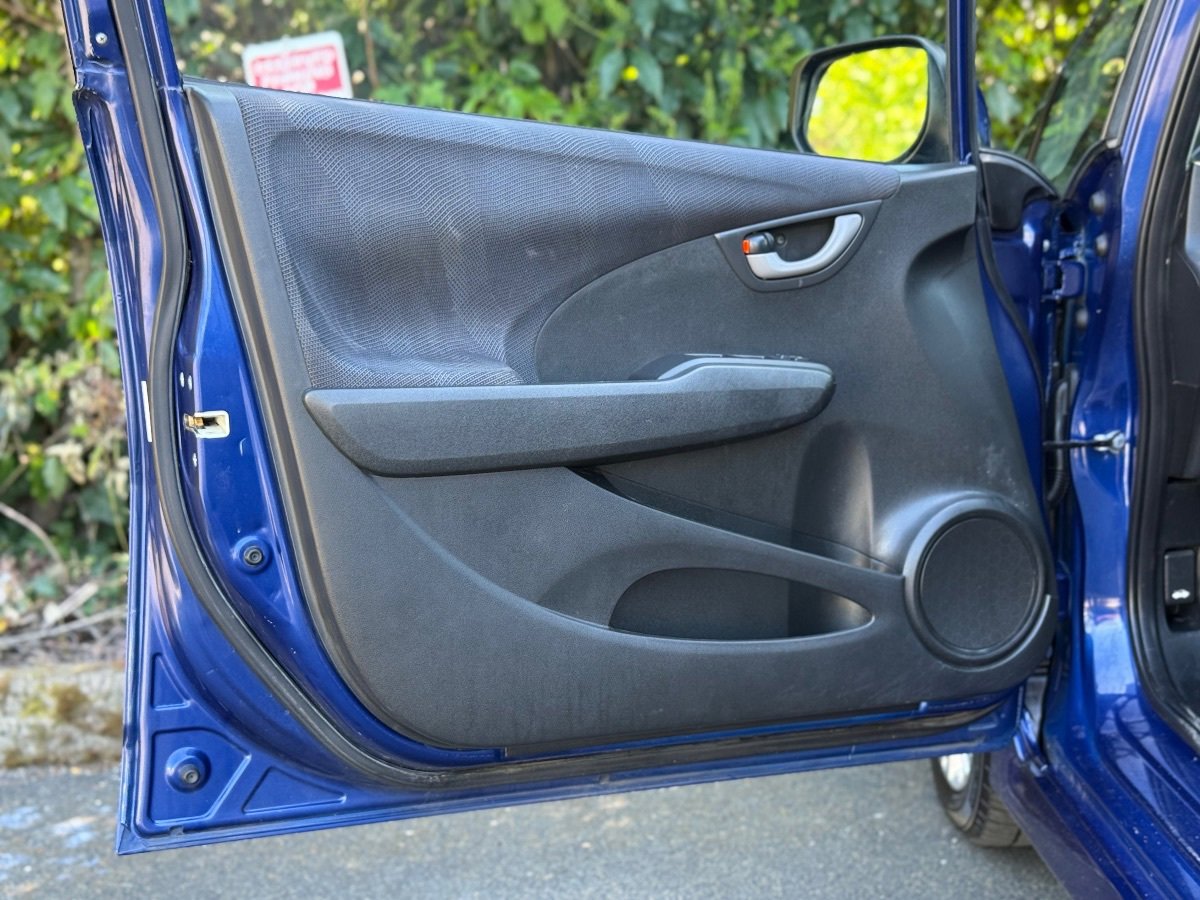 Used 2010 Honda Fit Sport image 10